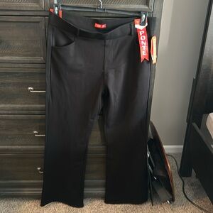 Maze collection/ boot cut fit. Runs small not true to size of 3x